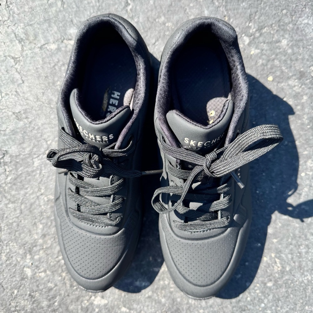 Skechers Street LA  Sneakers - Women’s 8.5. - Black - Stand On Air - Like new